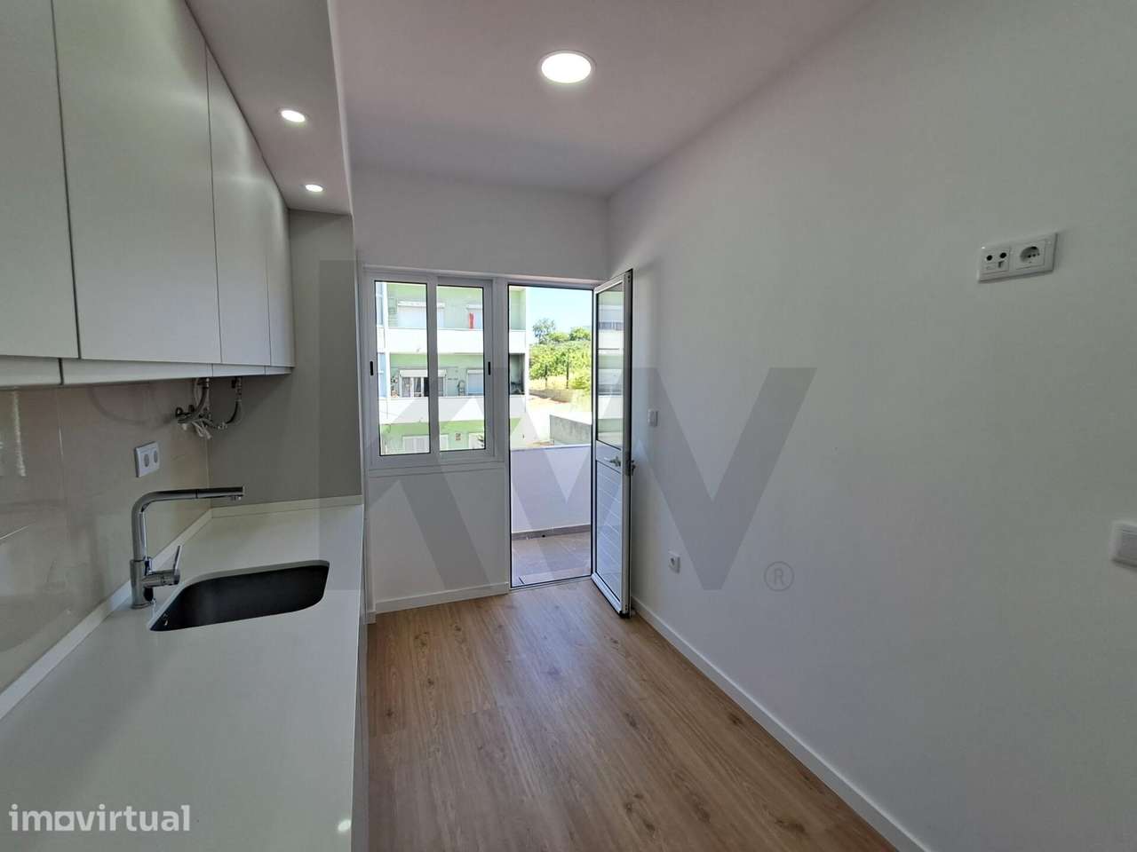 Apartamento T3 Totalmente Renovado para Arrendamento – Caparica - Grande imagem: 2/21
