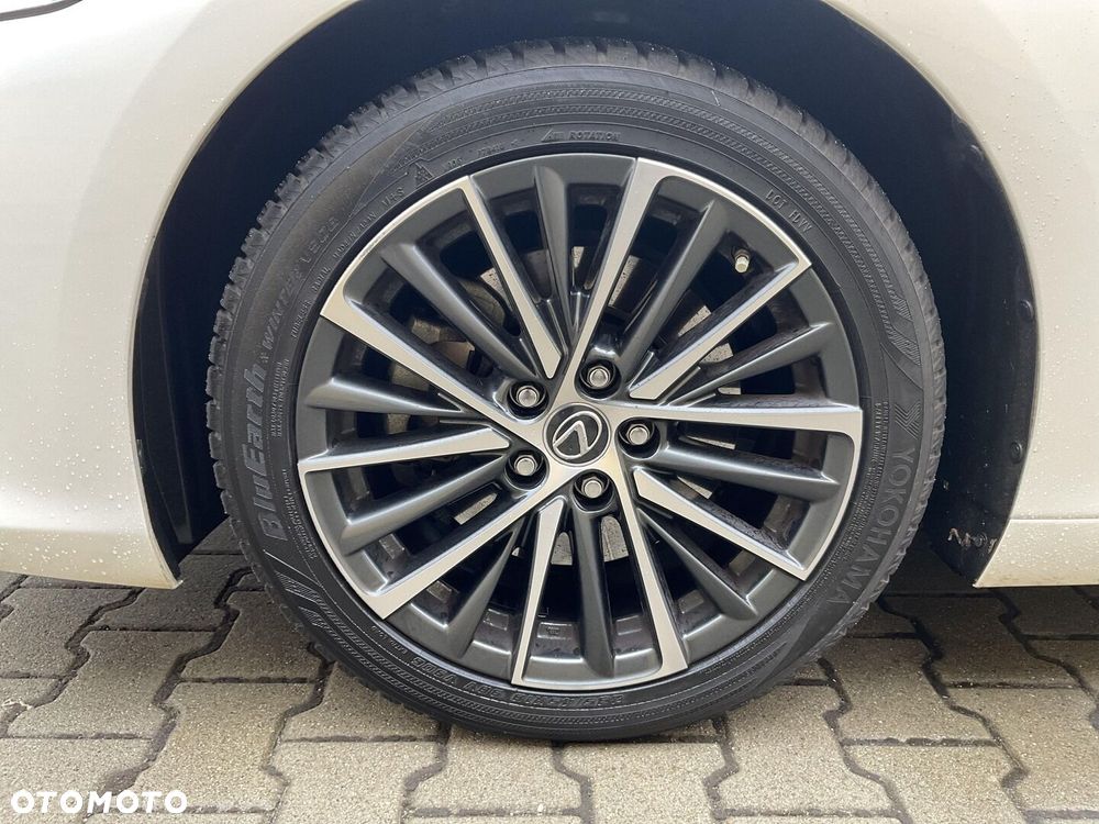 Lexus ES 300h Business Edition - 35