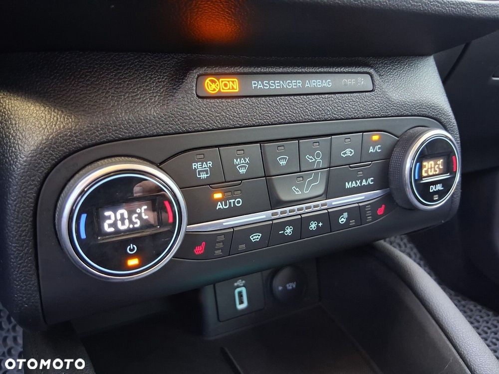 Ford Focus 1.5 EcoBoost Titanium - 24