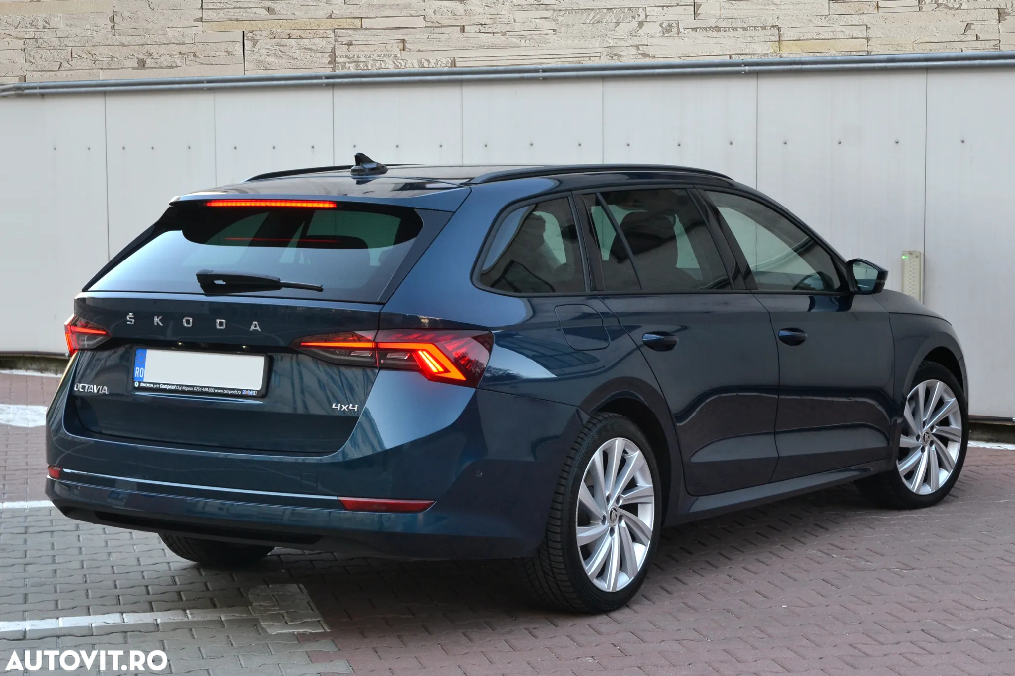 Skoda Octavia Combi 2.0 TDI DSG 4X4 Style - 4