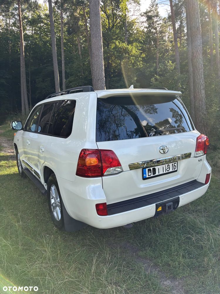 Toyota Land Cruiser - 16