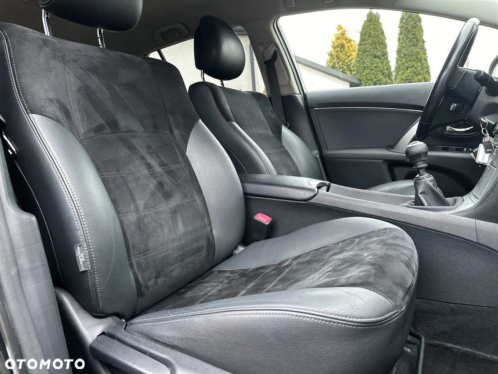 Toyota Avensis 1.8 Premium EU5 - 15