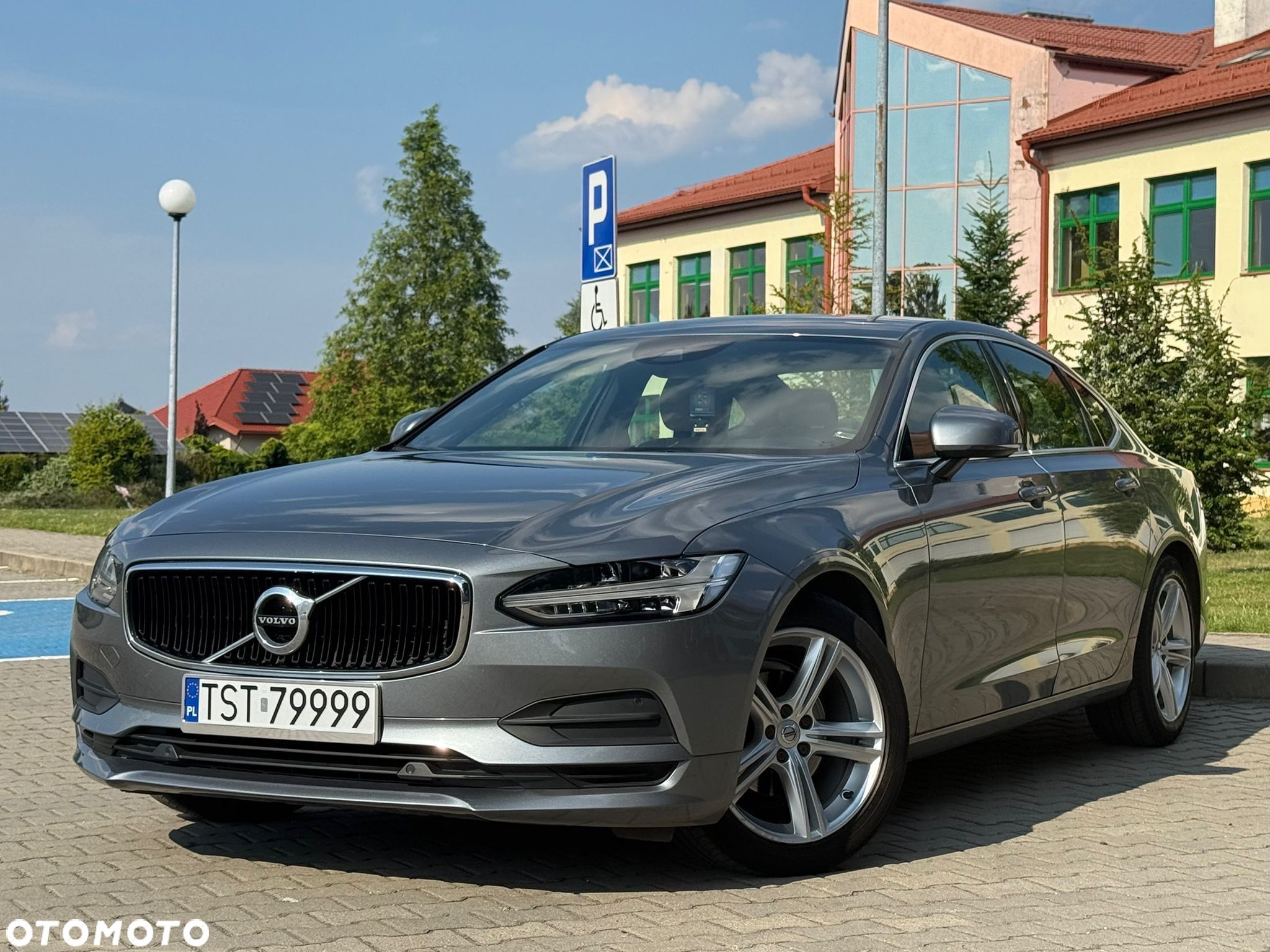 Volvo S90 D4 Momentum - 1
