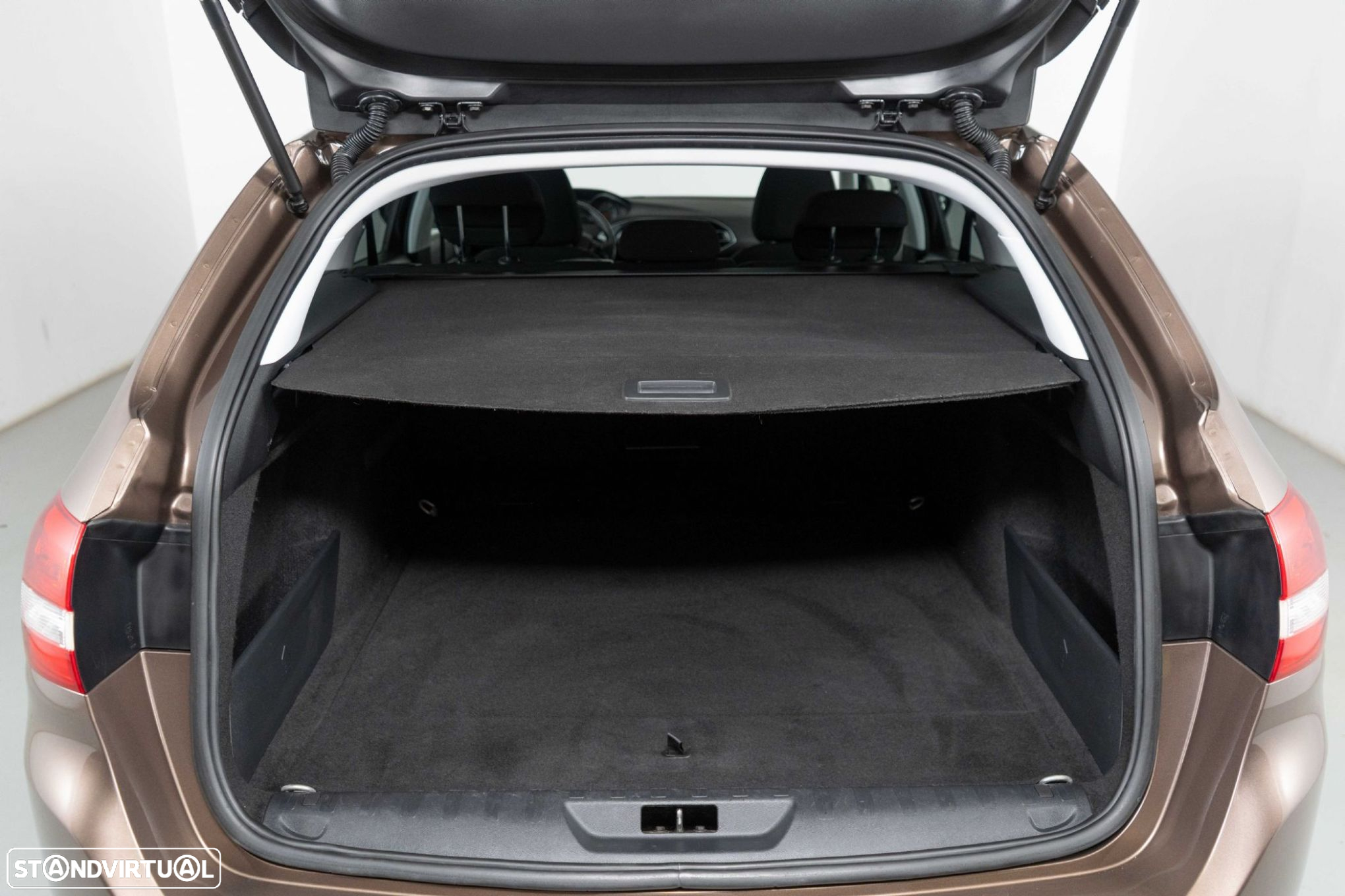 Peugeot 308 SW 1.6 e-HDi Allure - 11
