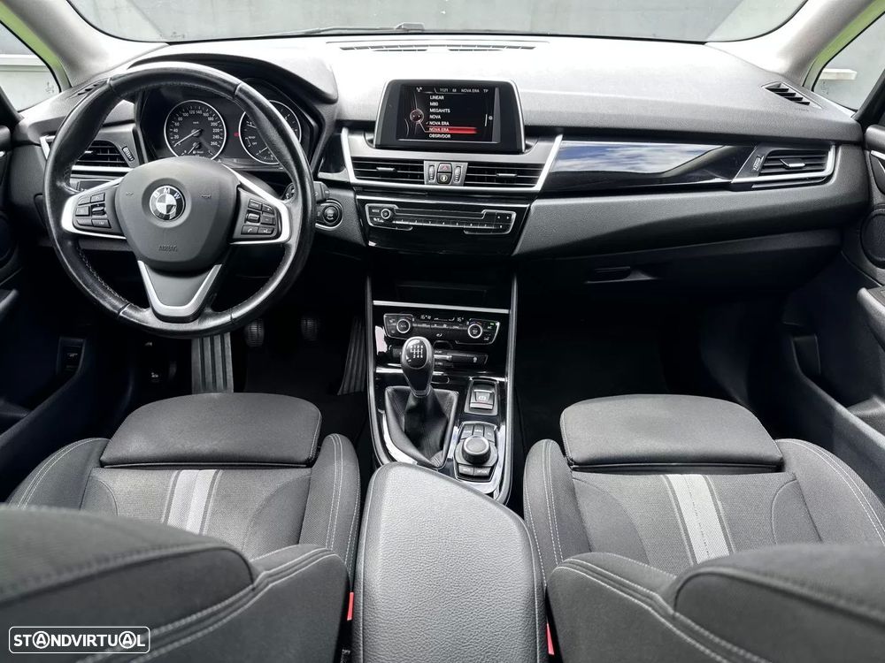 BMW 218 Active Tourer d Line Sport - 27