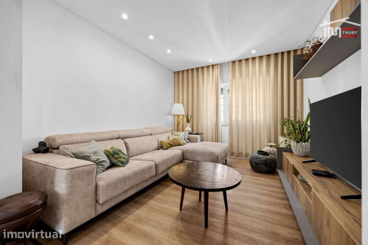 Apartamento T2 totalmente reabilitado | Varanda generosa | Estacion... - Grande imagem: 2/25