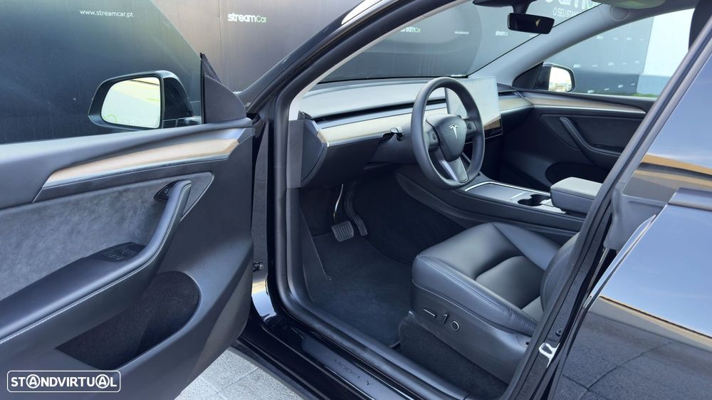 Tesla Model Y RWD - 10