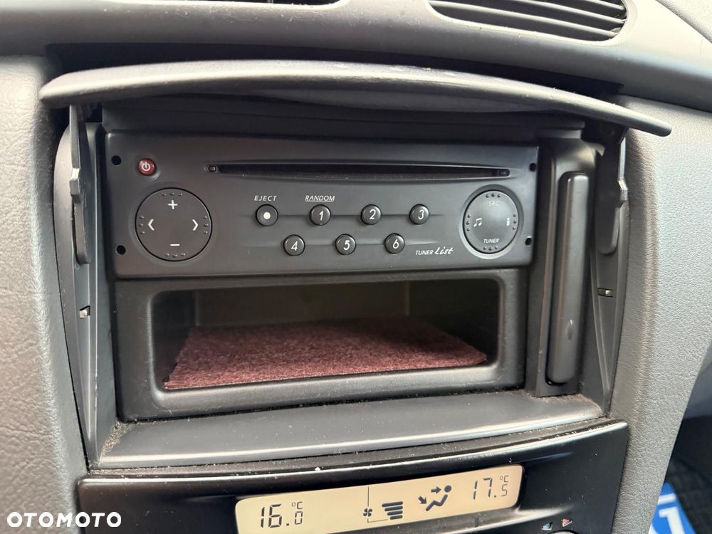 Renault Laguna Grandtour 2.0 Etoile - 25