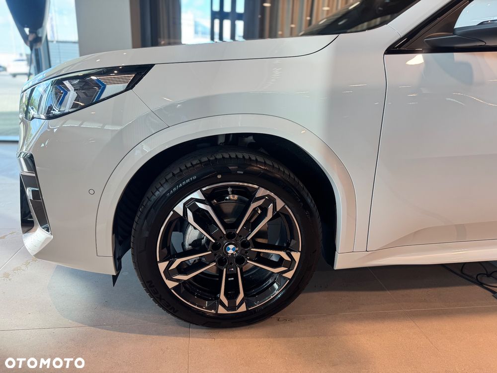 BMW iX2 eDrive20 66.5kWh M Sport Edition - 5