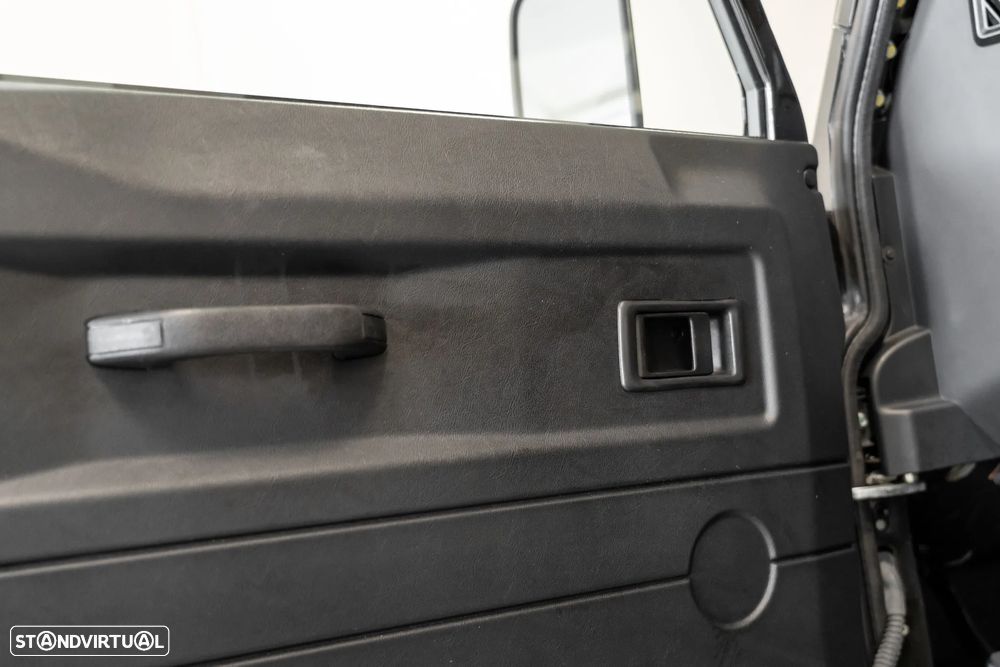 Land Rover Defender 90 SW 2.4 CRD S - 19
