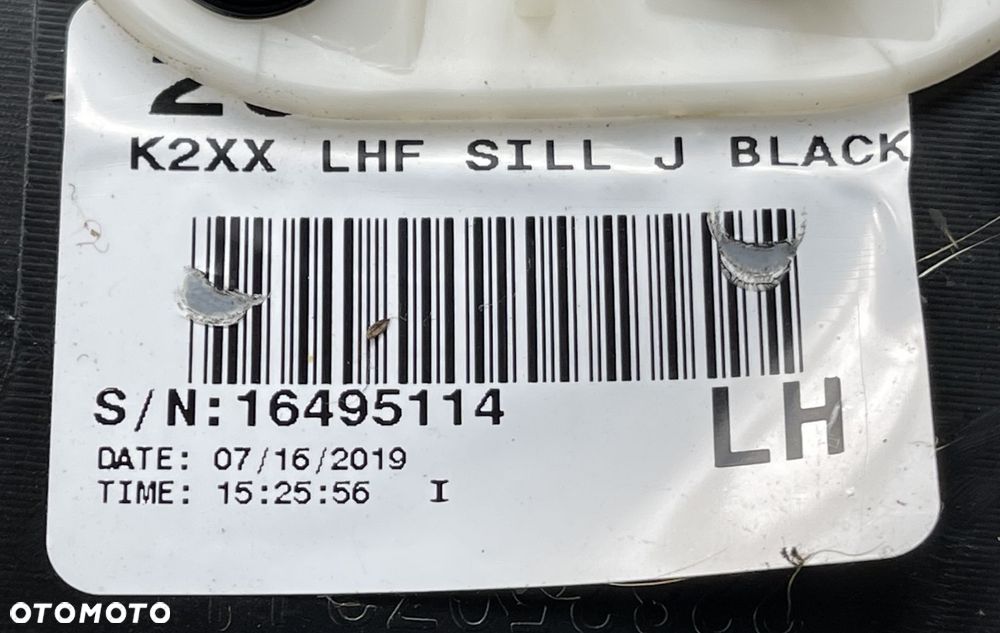 P8 GMC YUKON XL DENALI IV 2015 - OSŁONA PROGU LISTWA PRZÓD LEWA 23433410 - 7