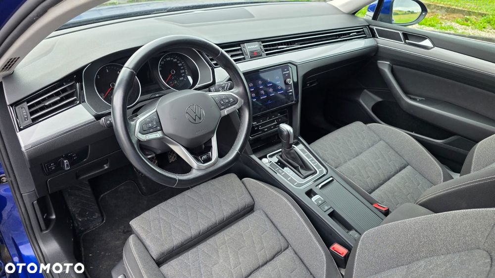 Volkswagen Passat Variant 2.0 TDI SCR DSG R-Line - 11