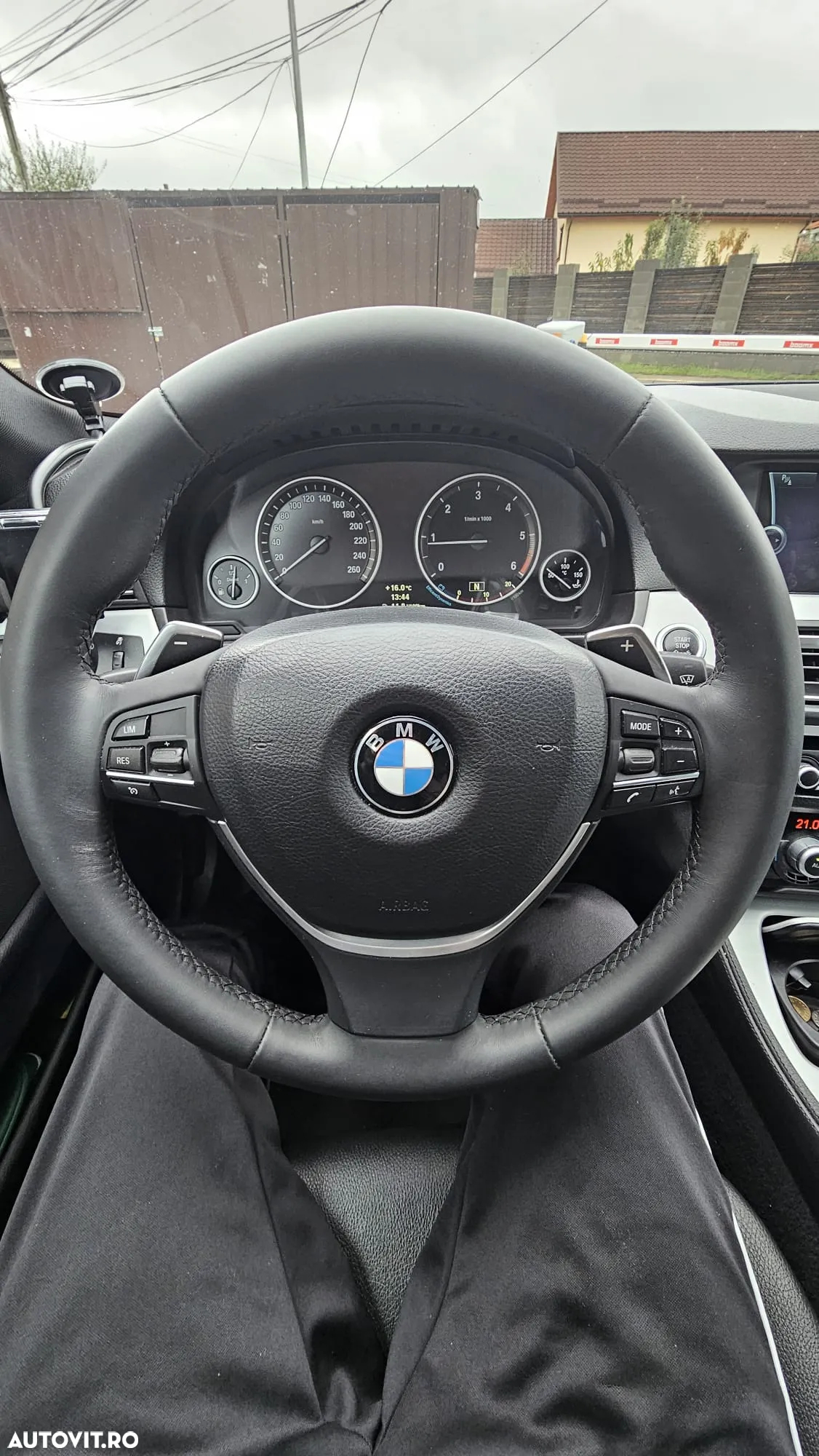 BMW Seria 5 525d xDrive Touring - 10