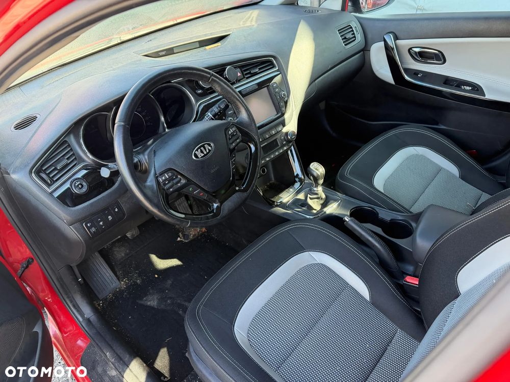 Kia Ceed 1.6 CRDi 136 ISG Vision - 14