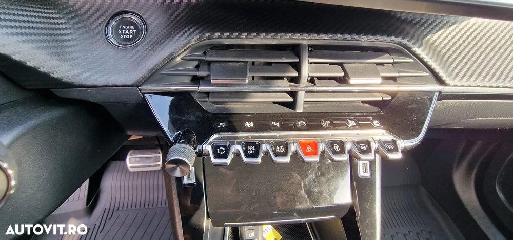 Peugeot 2008 1.2 L PureTech STT EAT8 GT Line - 28