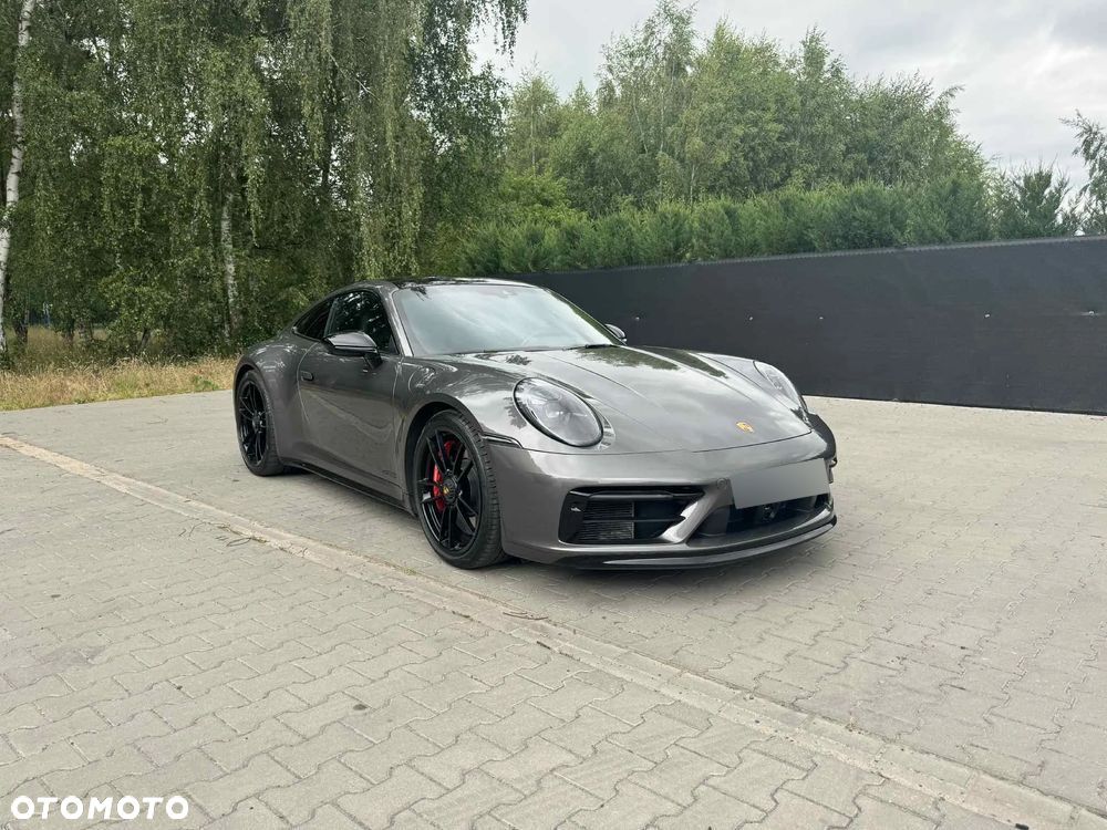 Porsche 911 Carrera 4 GTS - 3