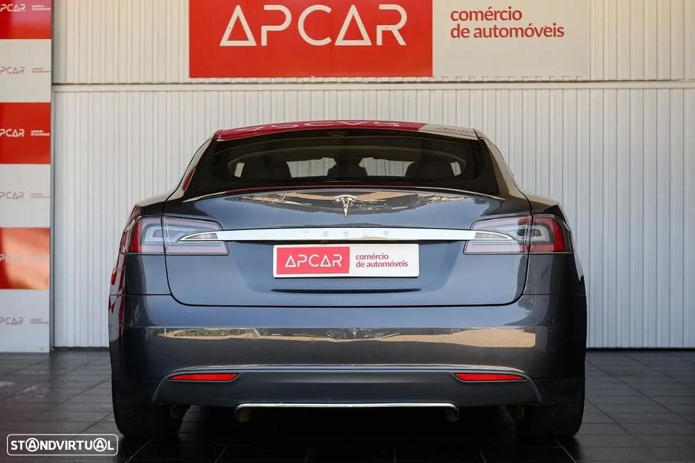 Tesla Model S - 5