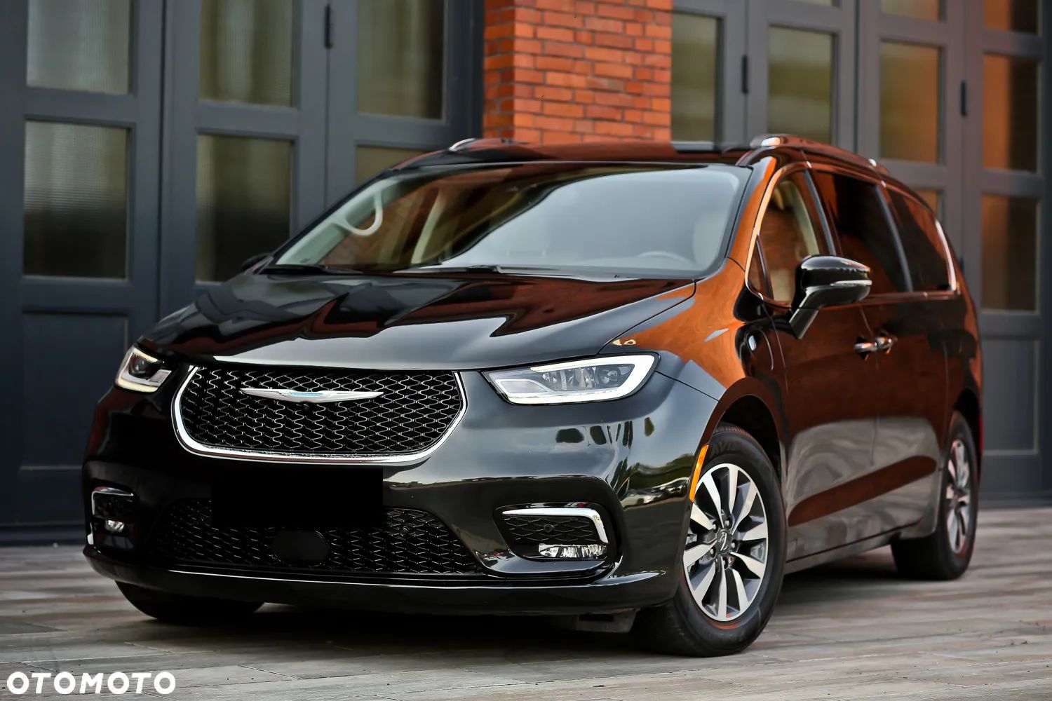 Chrysler Pacifica - 1