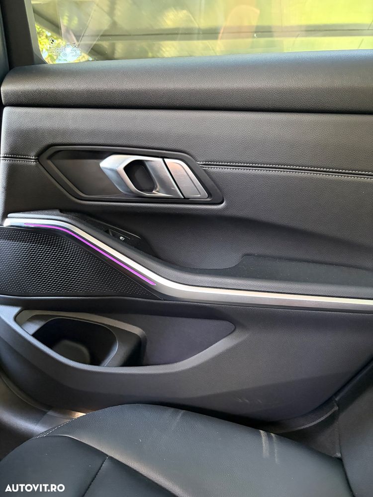 BMW Seria 3 320i AT - 14