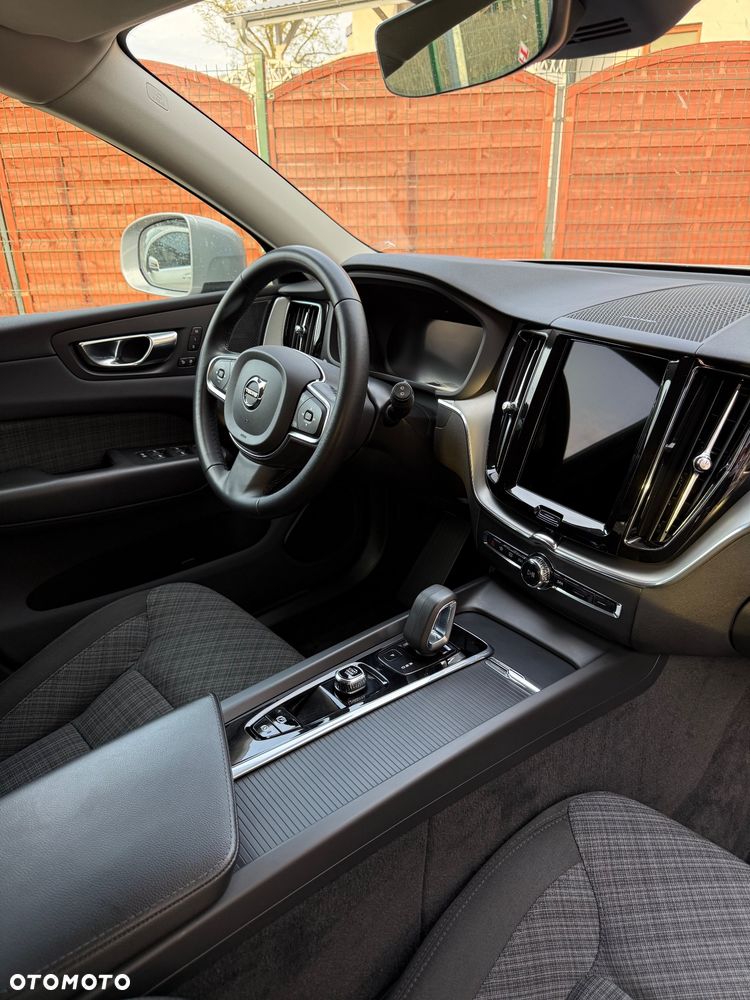 Volvo XC 60 B4 B Momentum Pro - 17