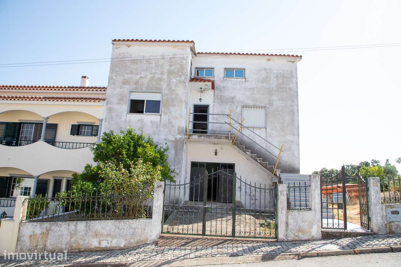 Terreno Urbano com Moradia  – Excelente Oportunidade de Investimento - Grande imagem: 2/42