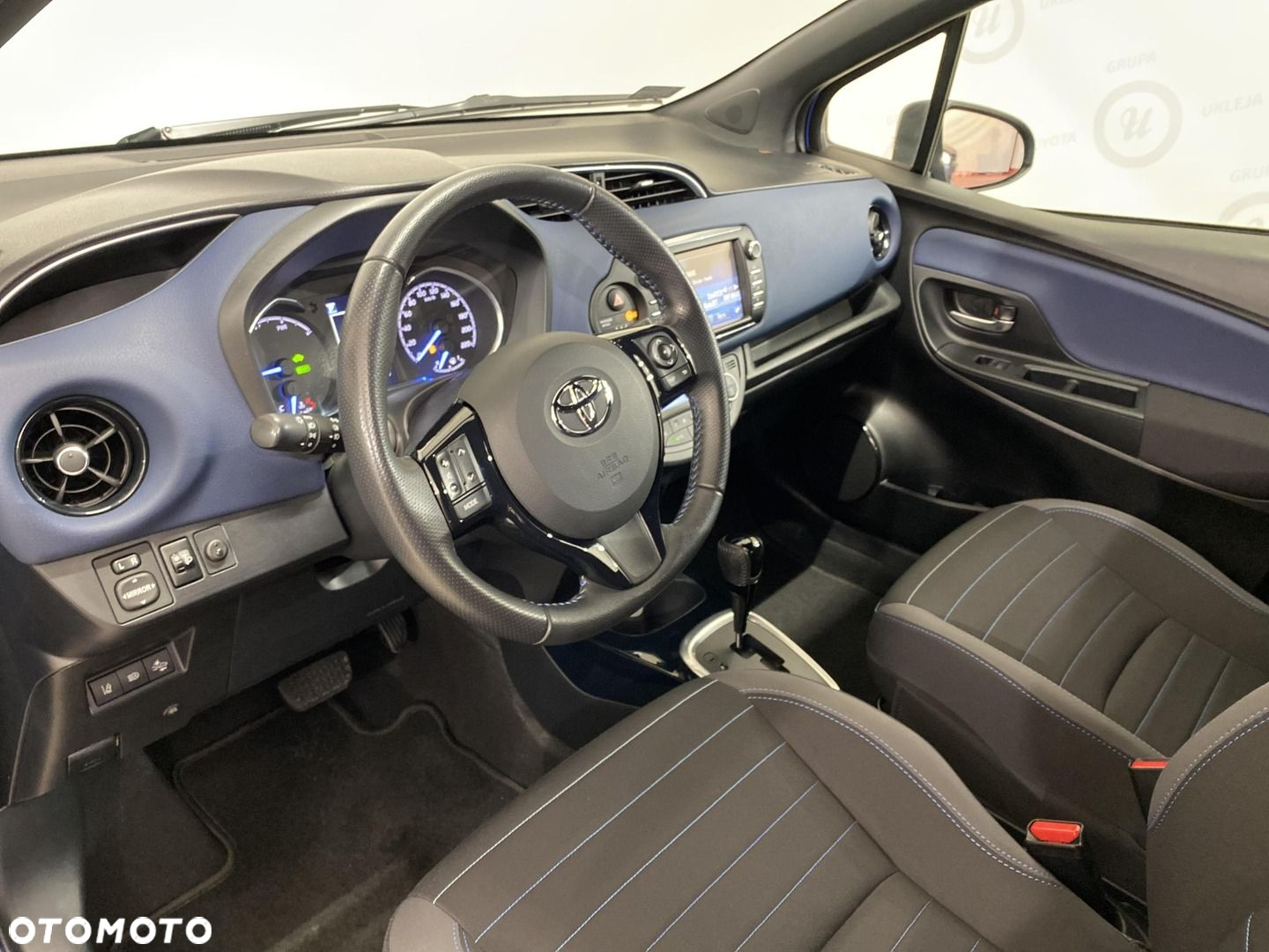 Toyota Yaris Hybrid 100 Selection - 8