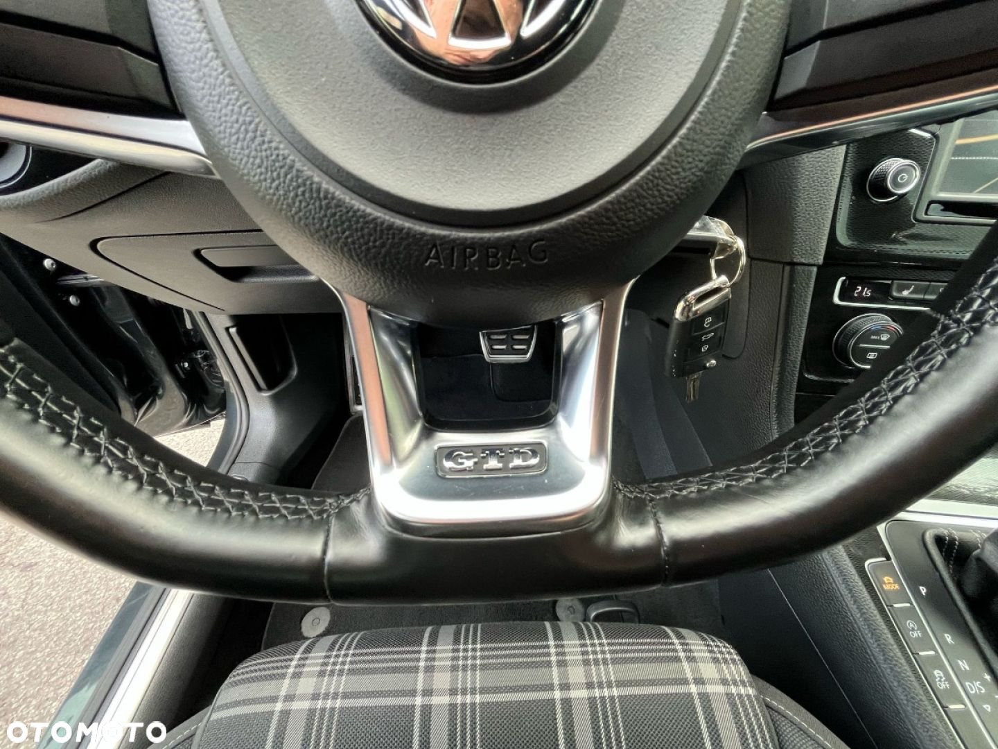 Volkswagen Golf - 12