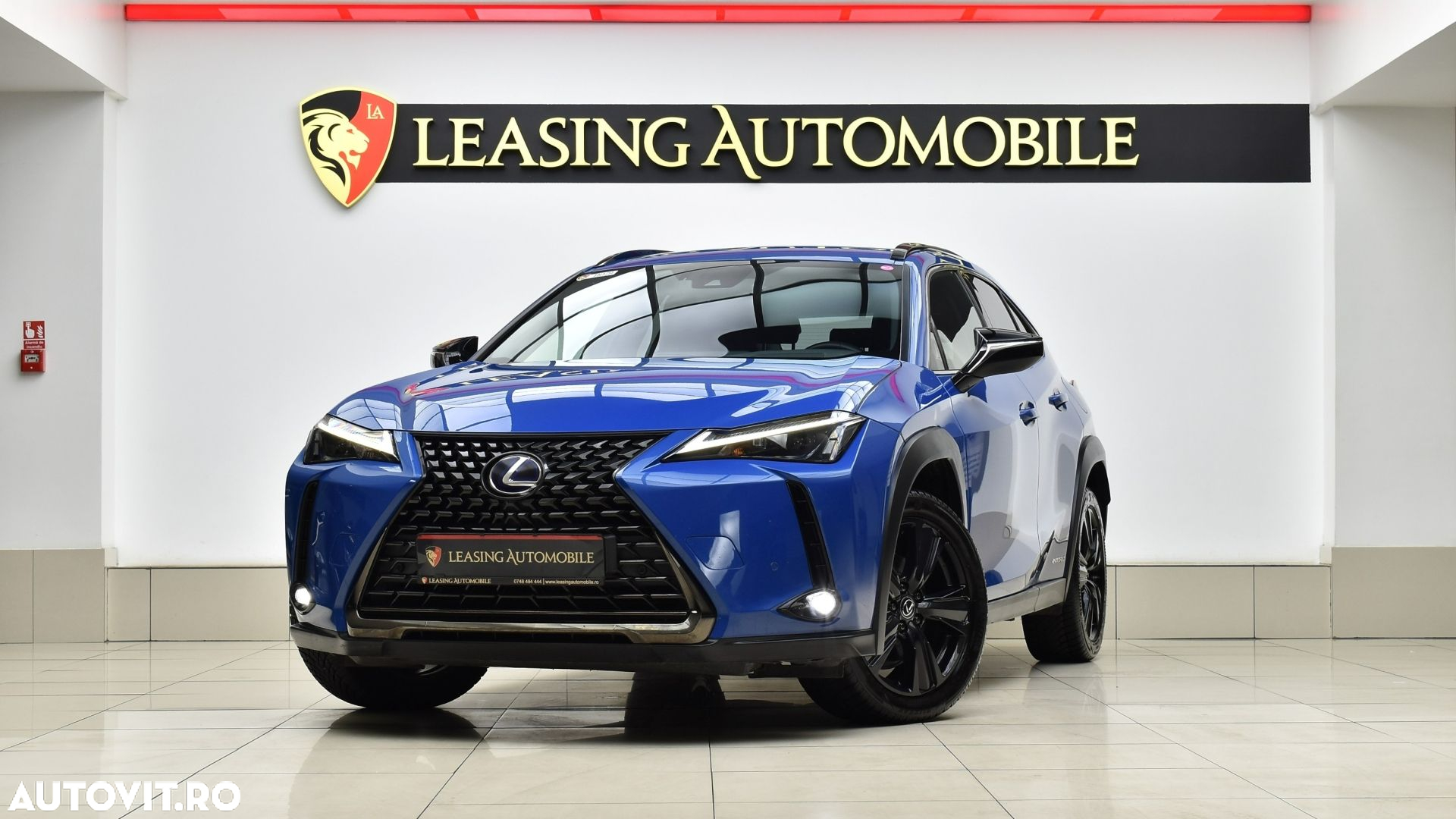 Lexus UX 250h (E-FOUR) Launch Edition - 2