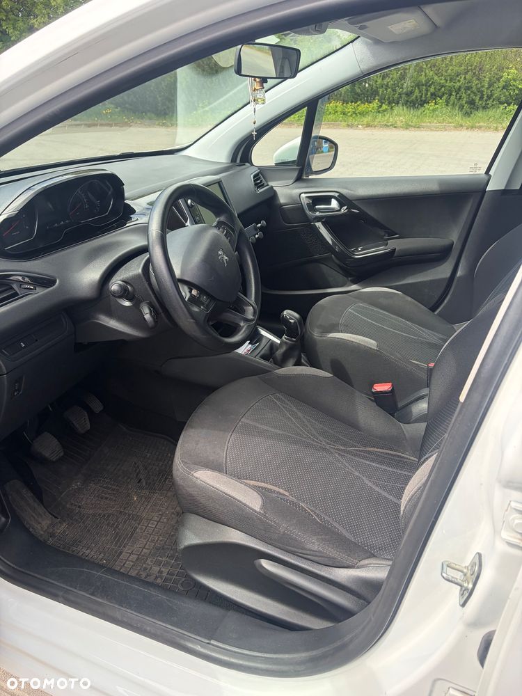Peugeot 208 - 7