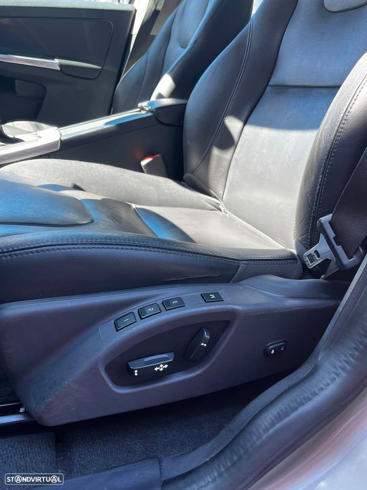 Volvo XC 60 2.0 D4 Momentum Geartronic - 19