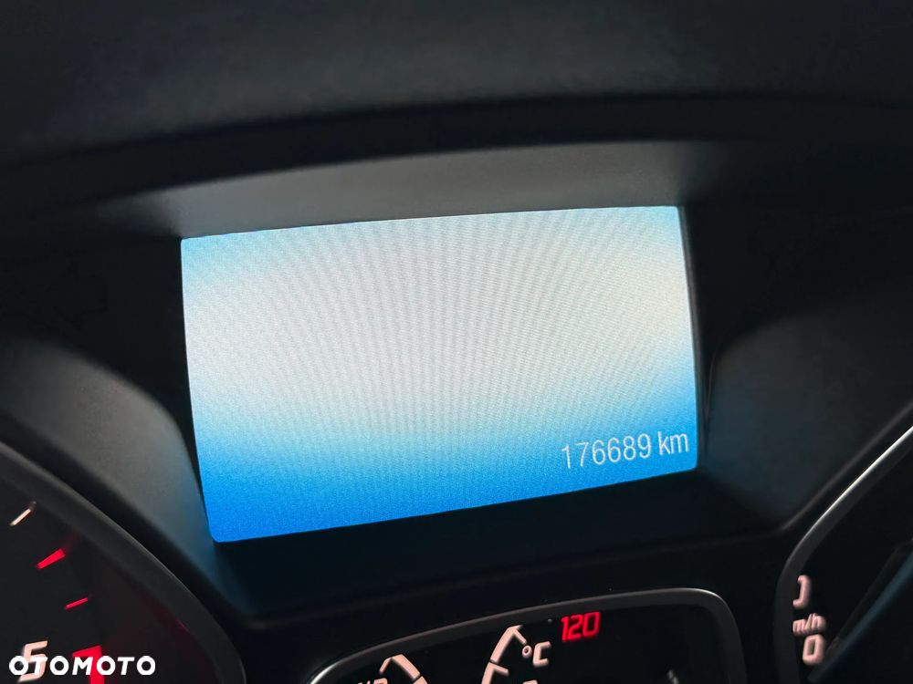 Ford Kuga 2.0 TDCi 2x4 Titanium - 12