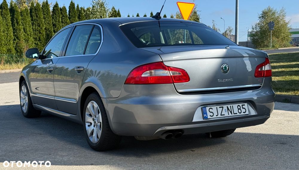 Skoda Superb 2.0 TDI DSG Exclusive - 11