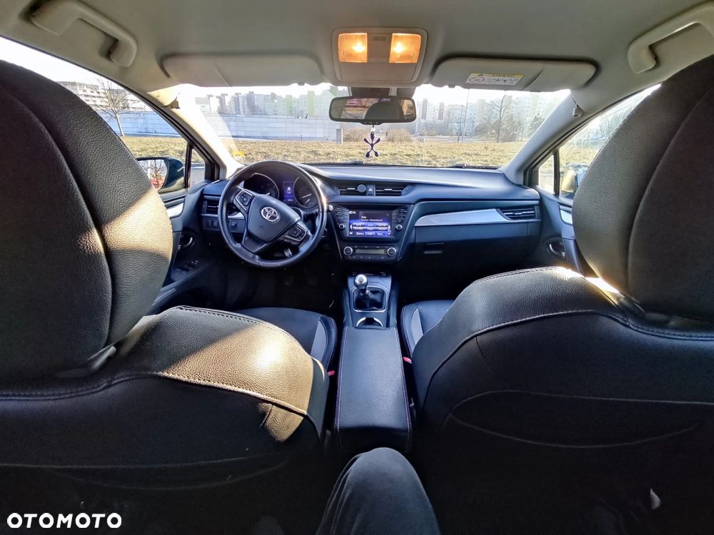 Toyota Avensis - 18