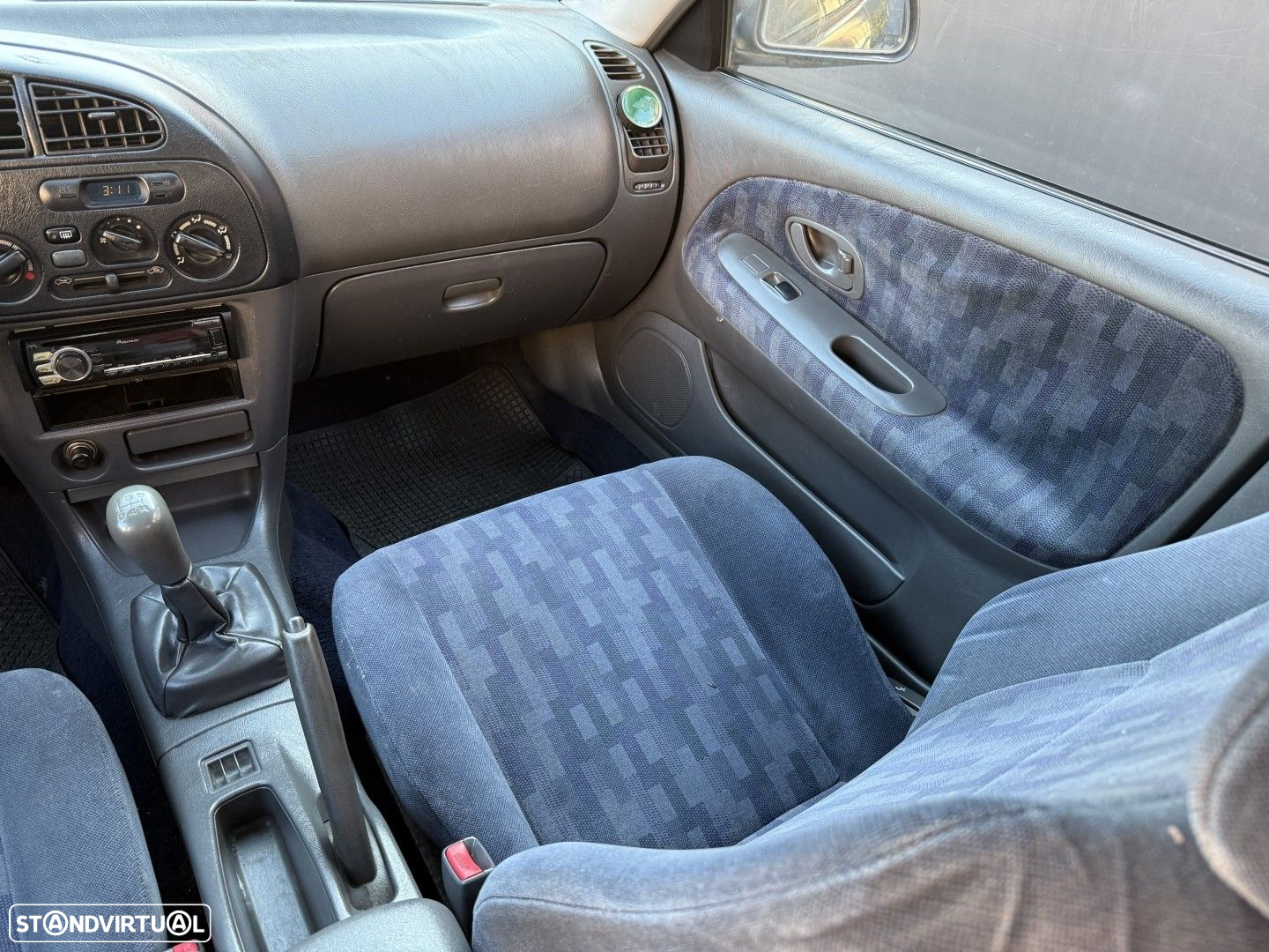 Mitsubishi Lancer 1300 GLX - 11