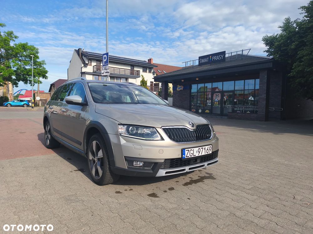 Skoda Octavia Scout 2.0 TDI 4x4 DSG - 3