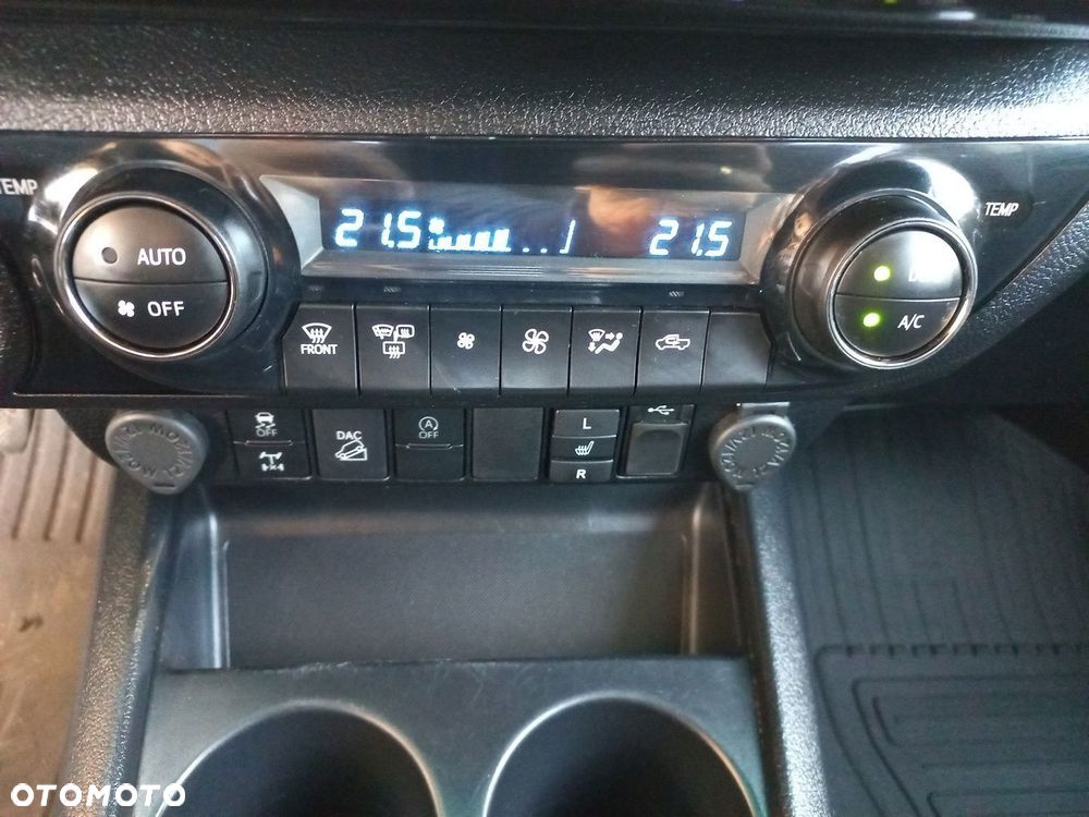 Toyota Hilux 2.8 D-4D Double Cab SR5 4x4 - 24