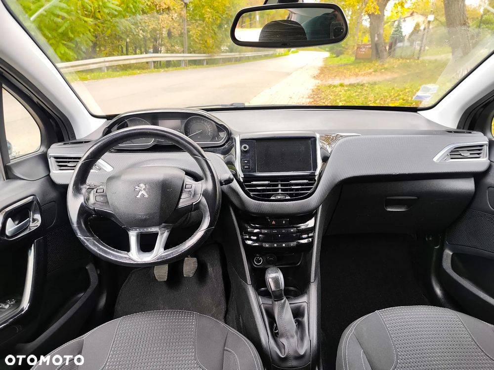 Peugeot 208 - 11
