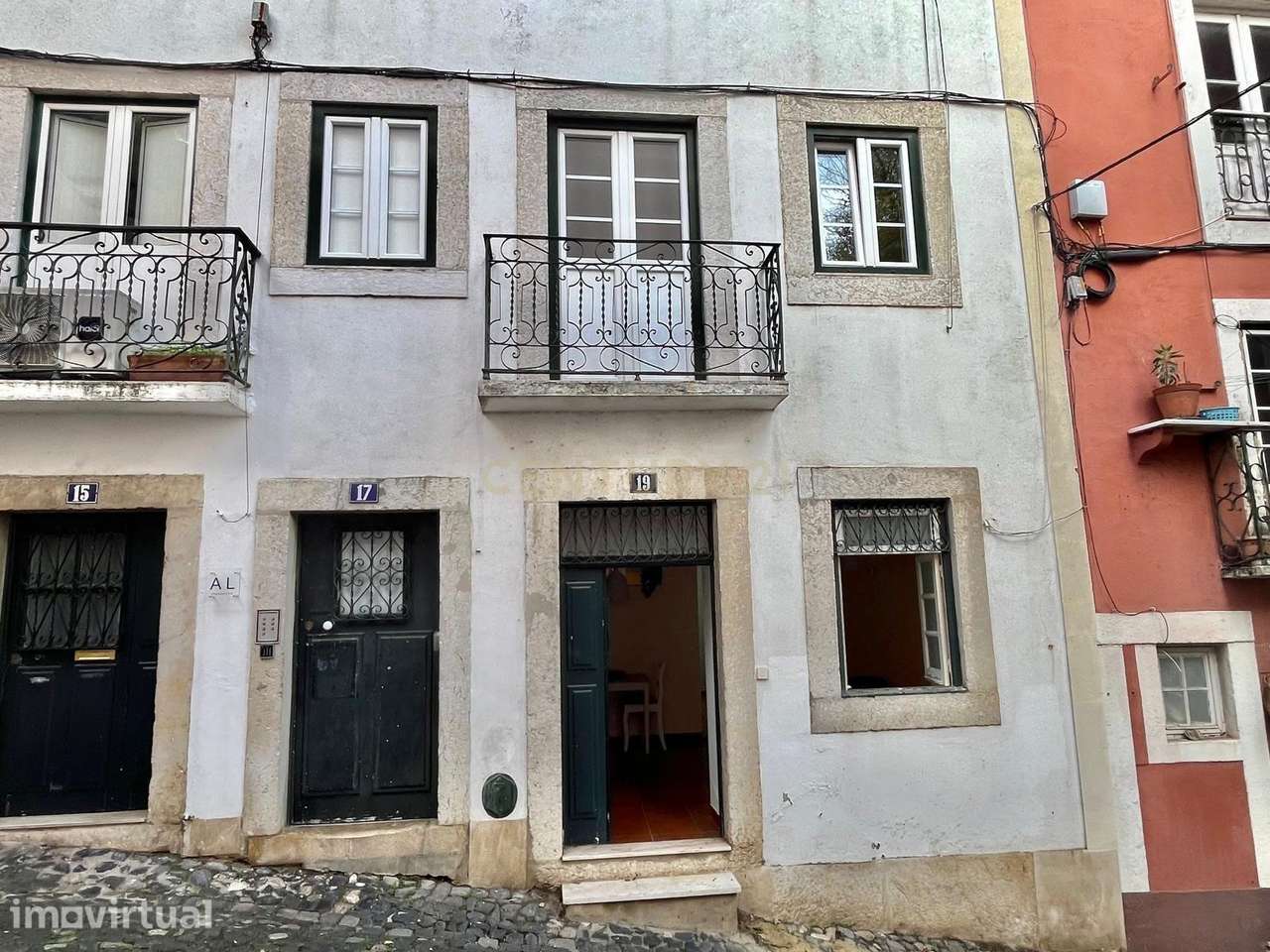 T2 mobilado e equipado no coração de Alfama - Grande imagem: 2/14