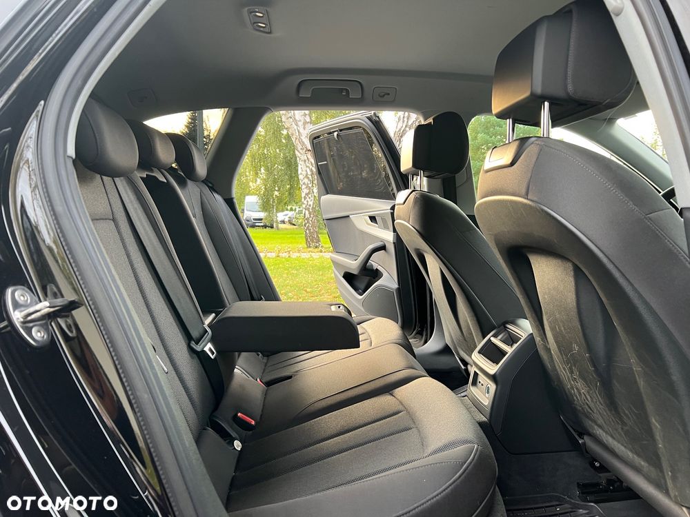 Audi A4 Avant 30 TDI S tronic - 13
