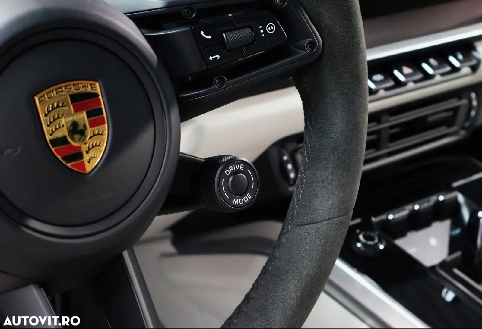 Porsche 911 Carrera 4S - 28