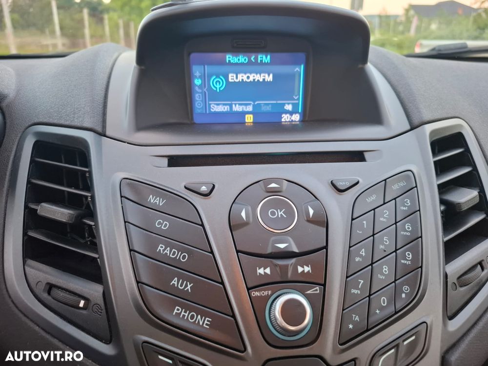 Ford Fiesta 1.0 EcoBoost S&S TITANIUM - 24