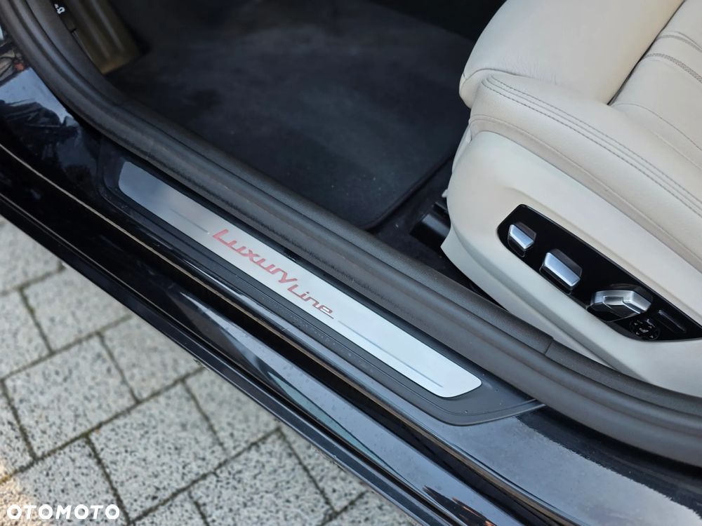 BMW Seria 5 530i xDrive Luxury Line sport - 11