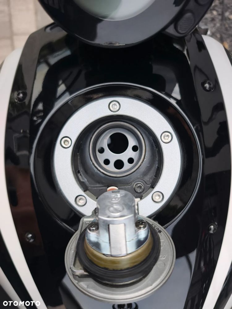 Yamaha XSR - 16