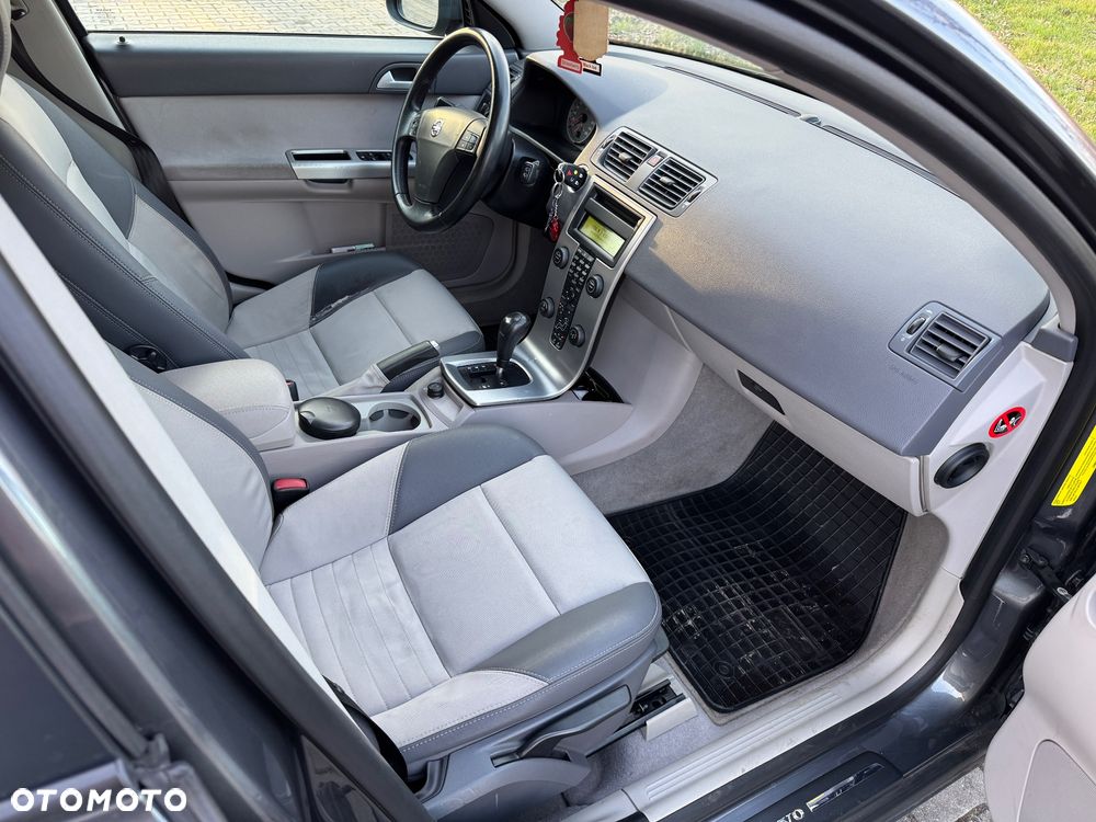 Volvo V50 2.4D5 Momentum - 13