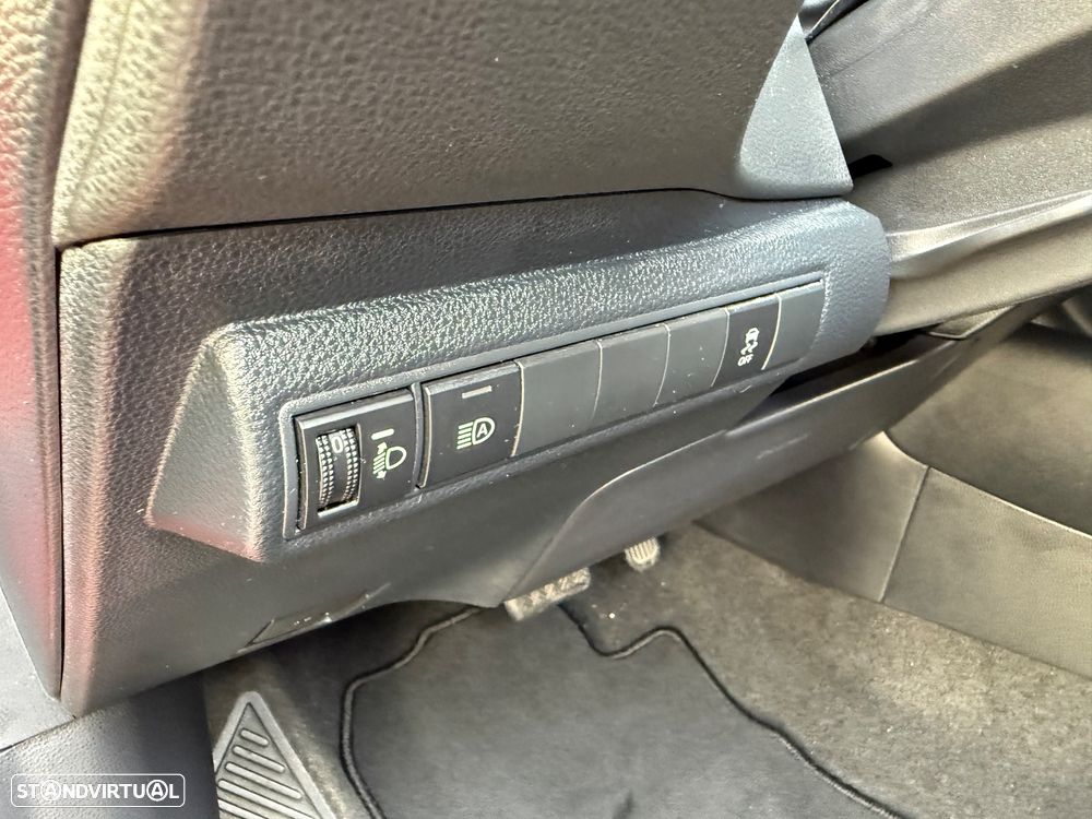 Toyota Corolla 1.8 Hybrid Square Collection - 18