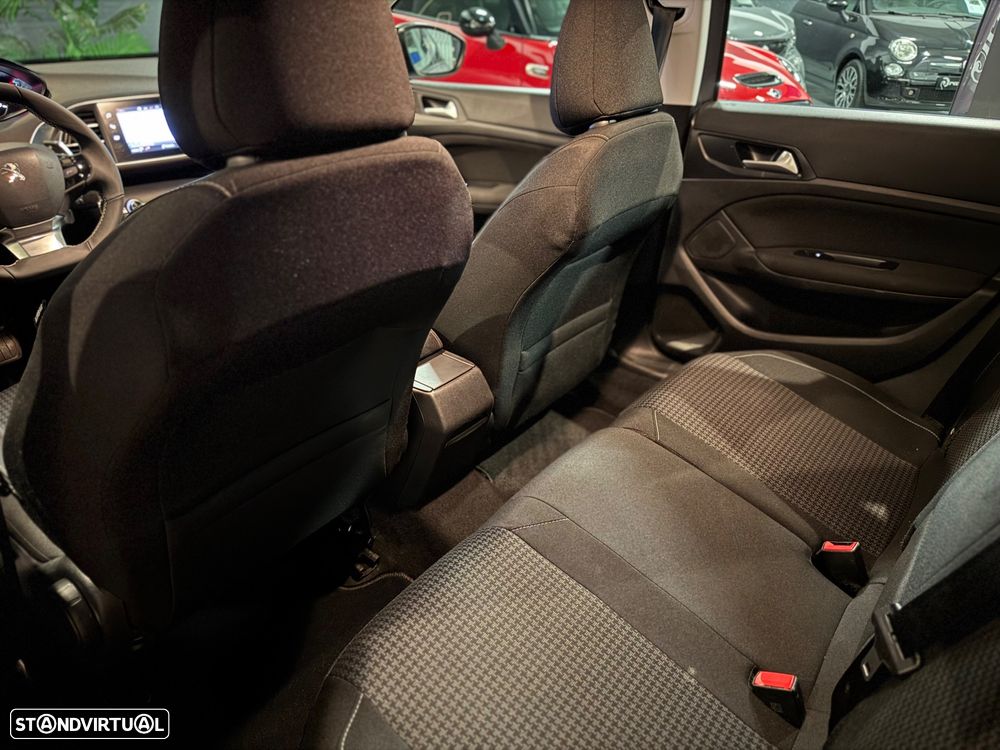 Peugeot 308 SW BlueHDi 130 EAT8 Style - 34