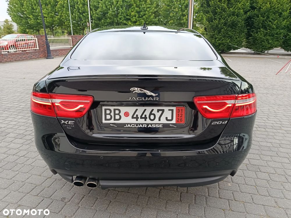 Jaguar XE D180 R-Dynamic S - 11