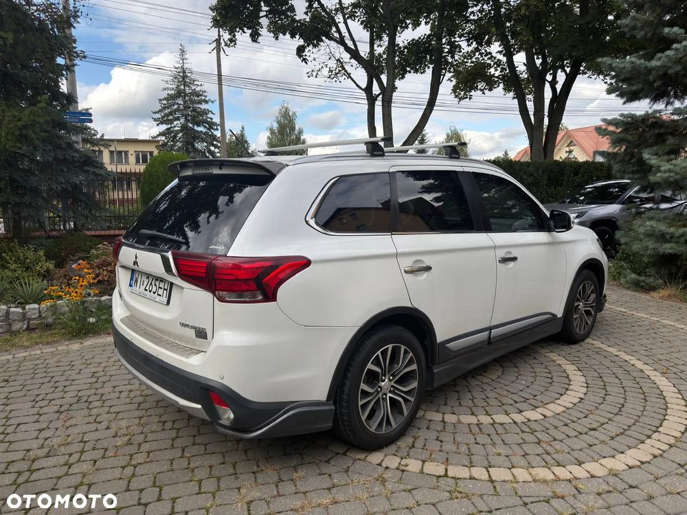 Mitsubishi Outlander 2.0 Instyle Navi 4WD CVT - 3