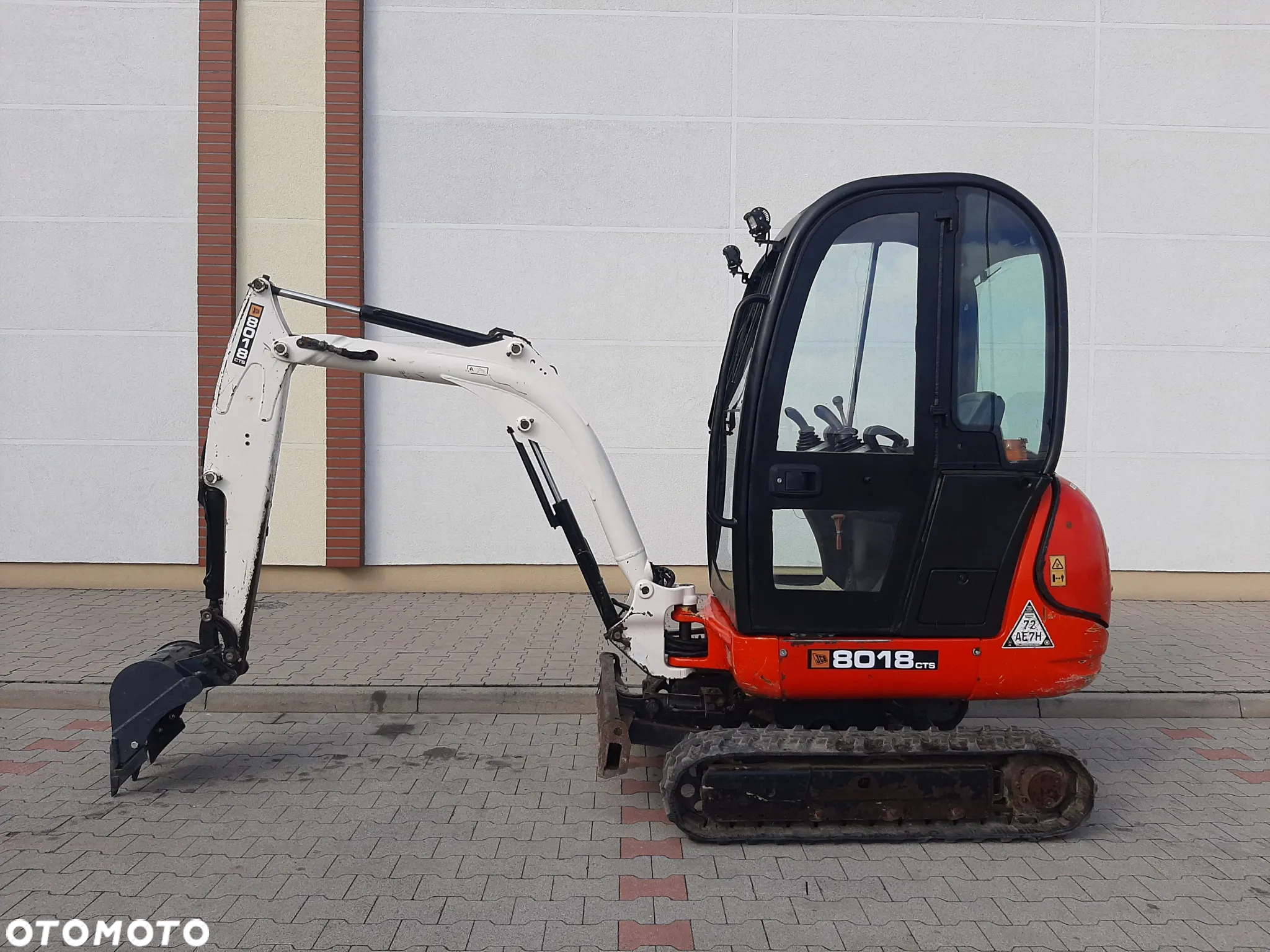 JCB 8018 - 4