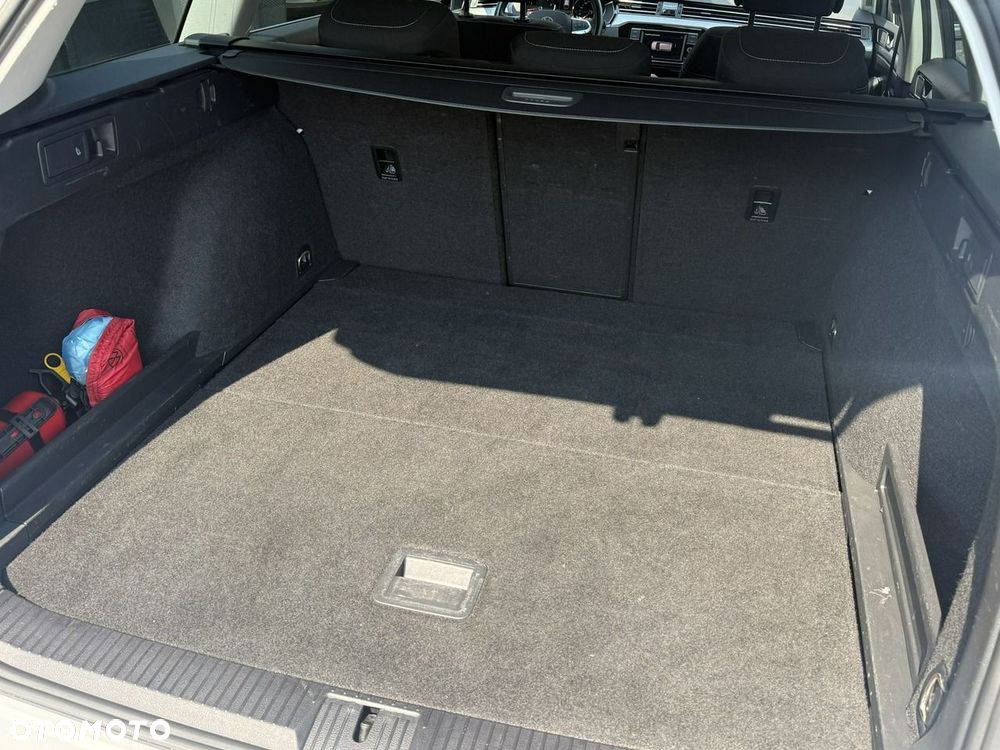 Volkswagen Passat 1.5 TSI EVO Business - 35